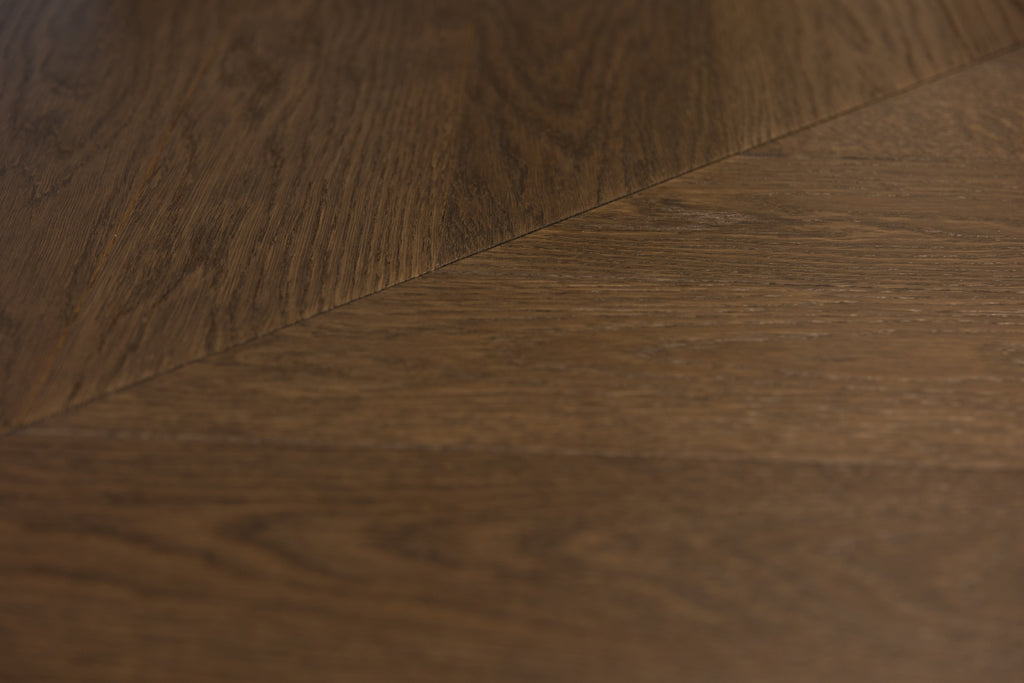 Jodła francuska Chevron Dąb Select Brown lakier, szczotka, faza V4